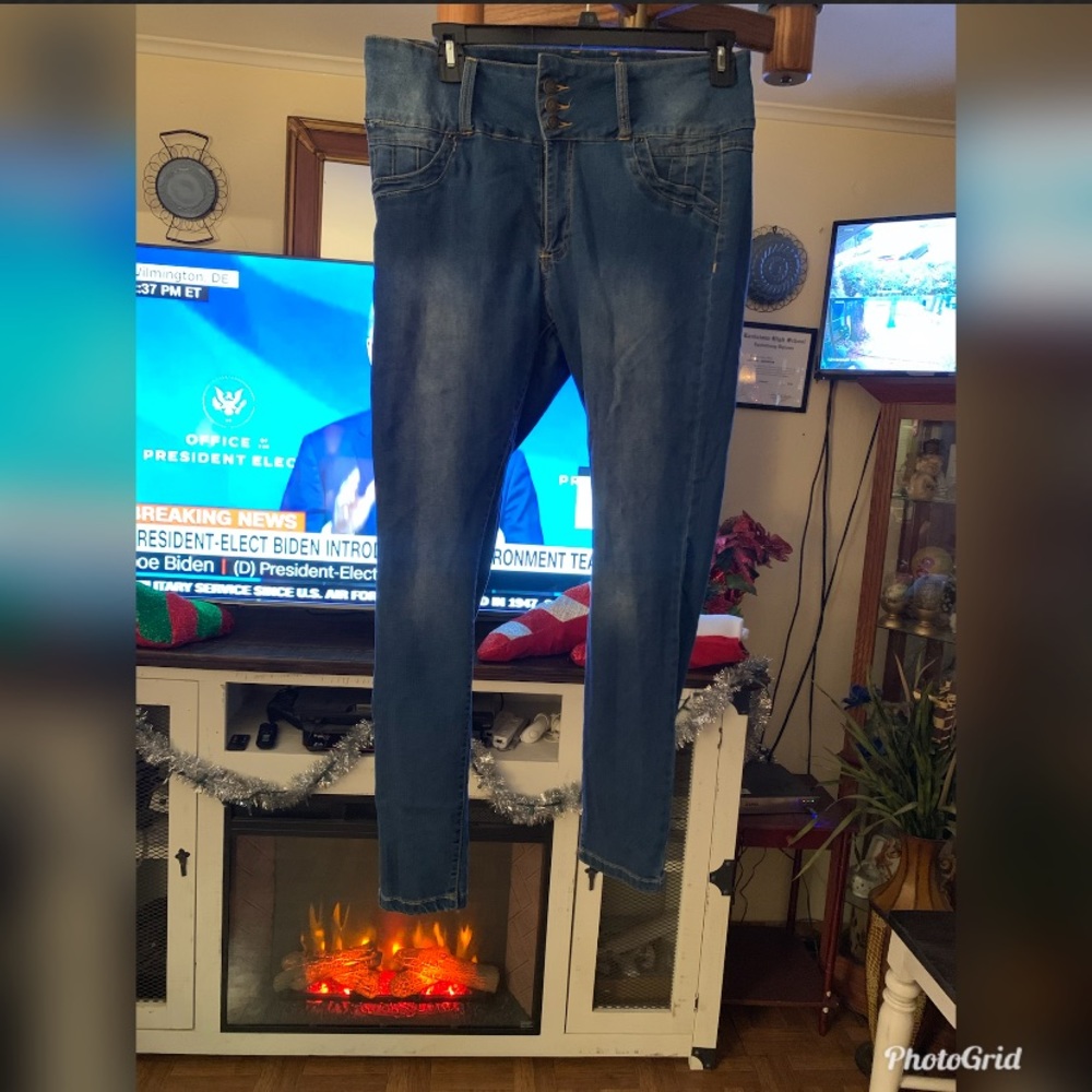 Ankle high rise jeans